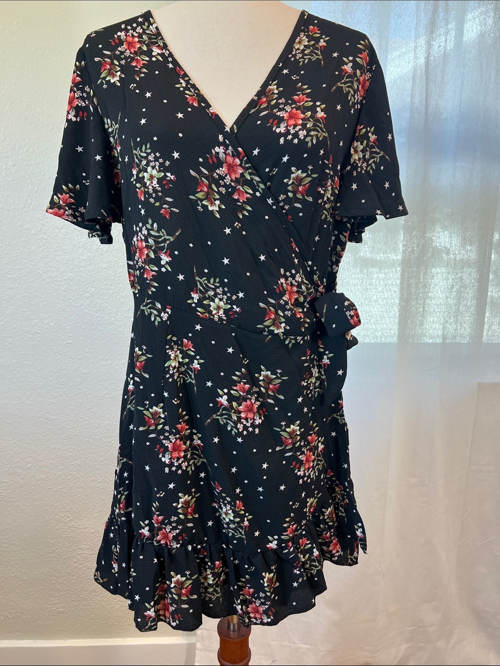 Floral True Wrap Mini Dress. Black with Red Floral. Size L. NWOT